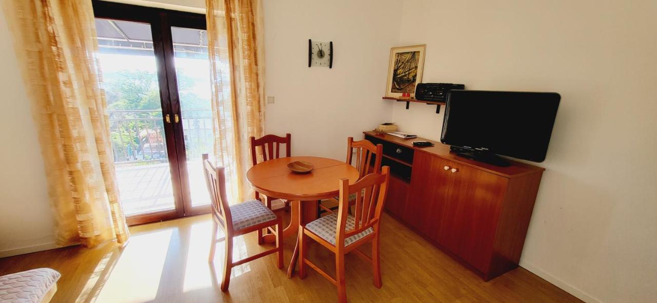 Apartments Italo By El-Pi Tours Njivice Eksteriør bilde