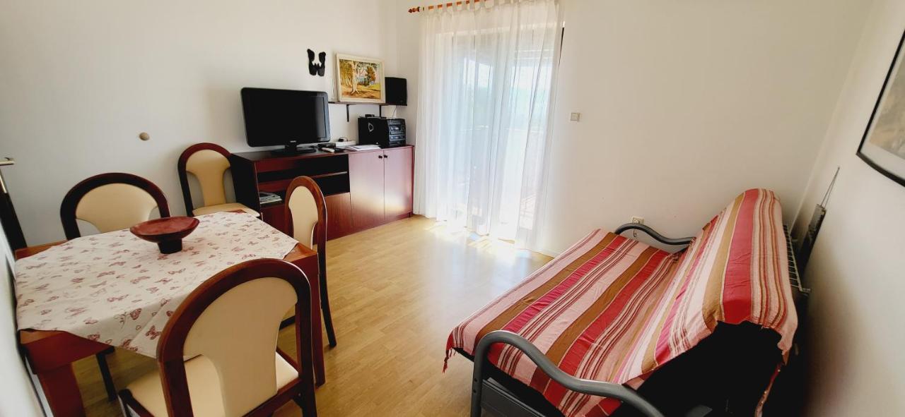 Apartments Italo By El-Pi Tours Njivice Eksteriør bilde