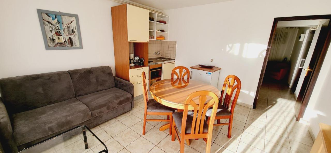 Apartments Italo By El-Pi Tours Njivice Eksteriør bilde