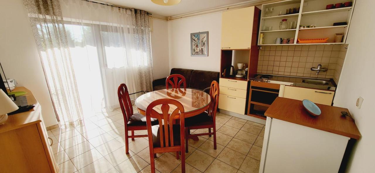 Apartments Italo By El-Pi Tours Njivice Eksteriør bilde